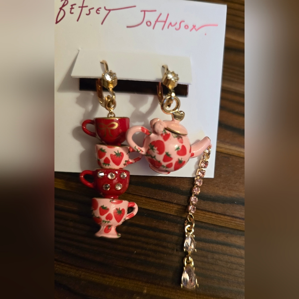 Betsey Johnson Mismatched Teapot and tea cup dangle earrings! - Picture 10 of 15